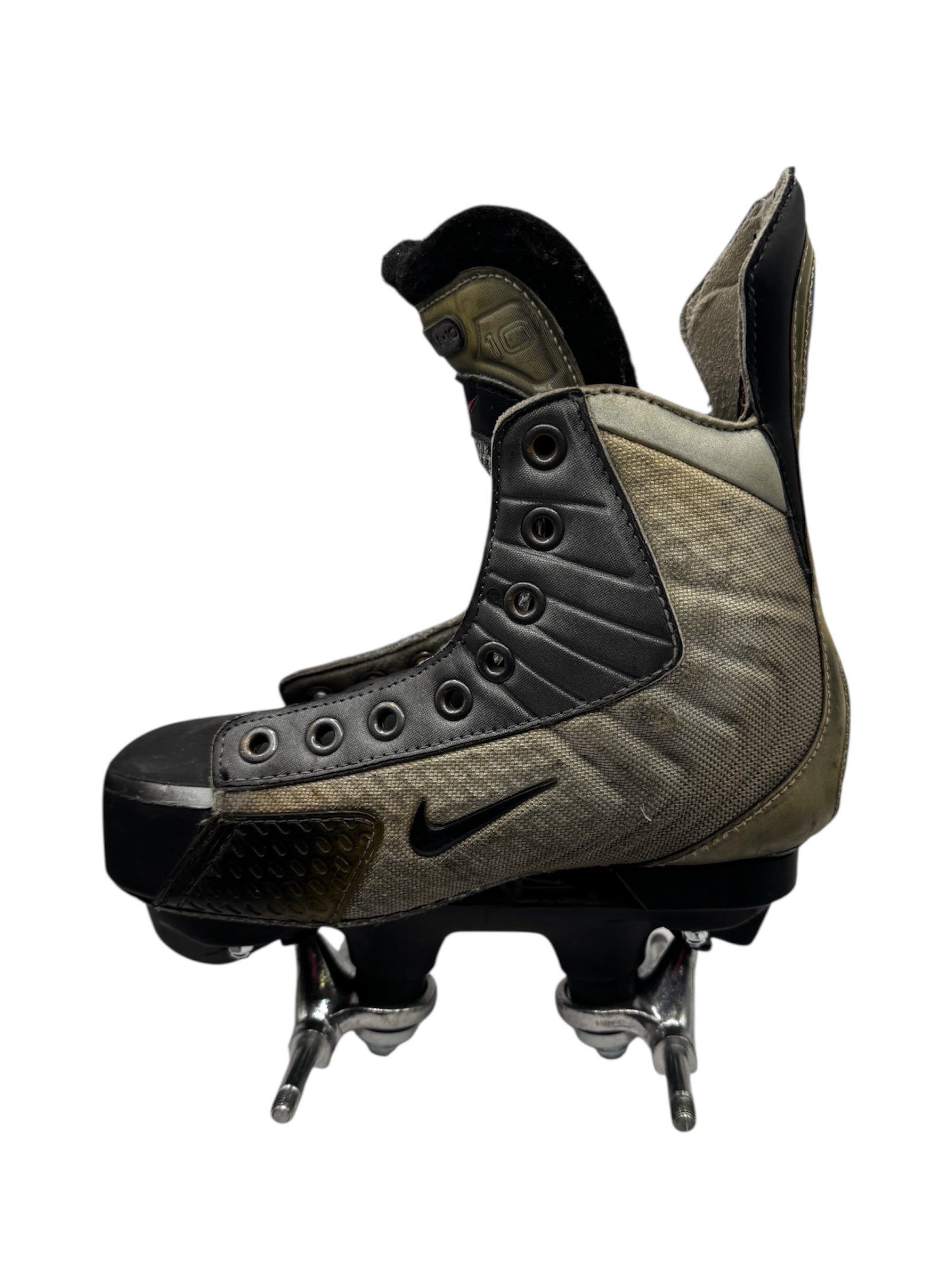 Renewed UK3 Nike Bauer Flexlites 10 Quad Rollerskates