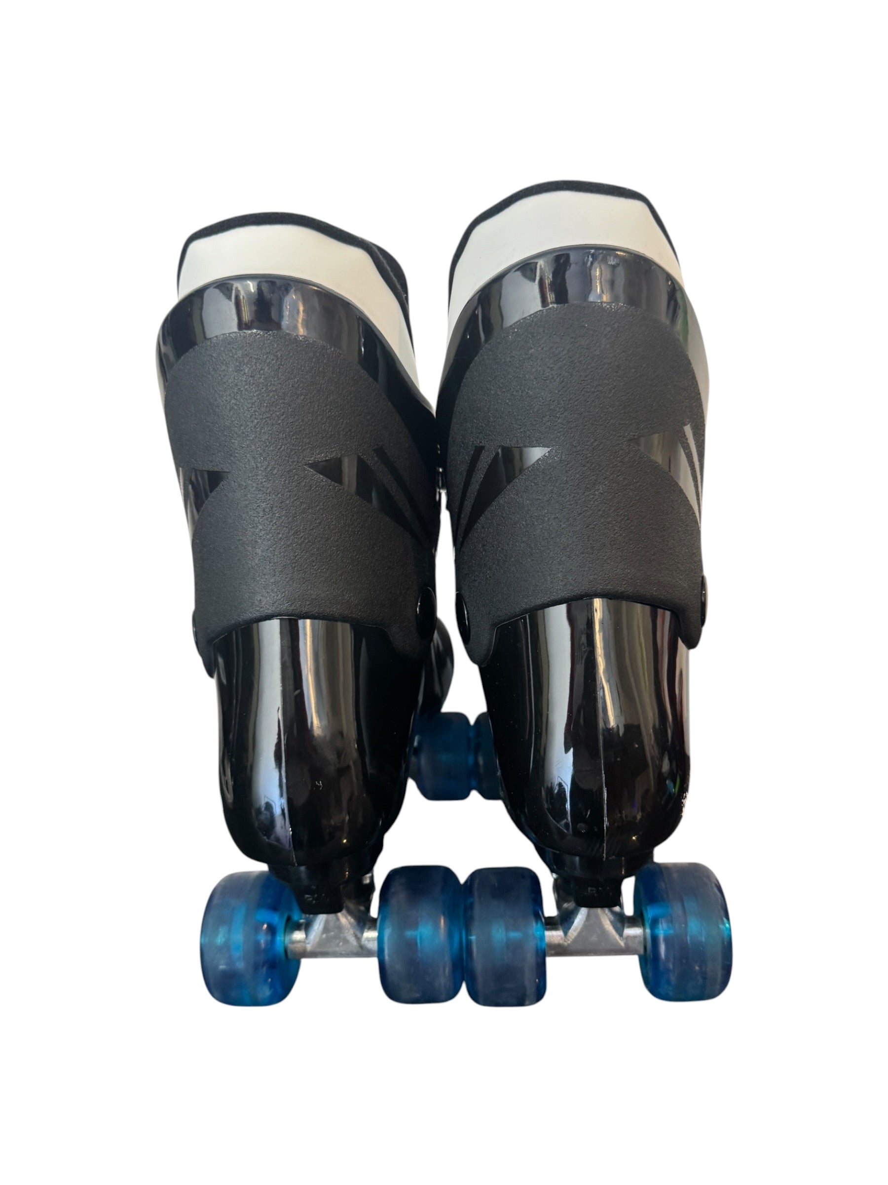 Renewed UK11 Ventro Turbos quad Rollerskates