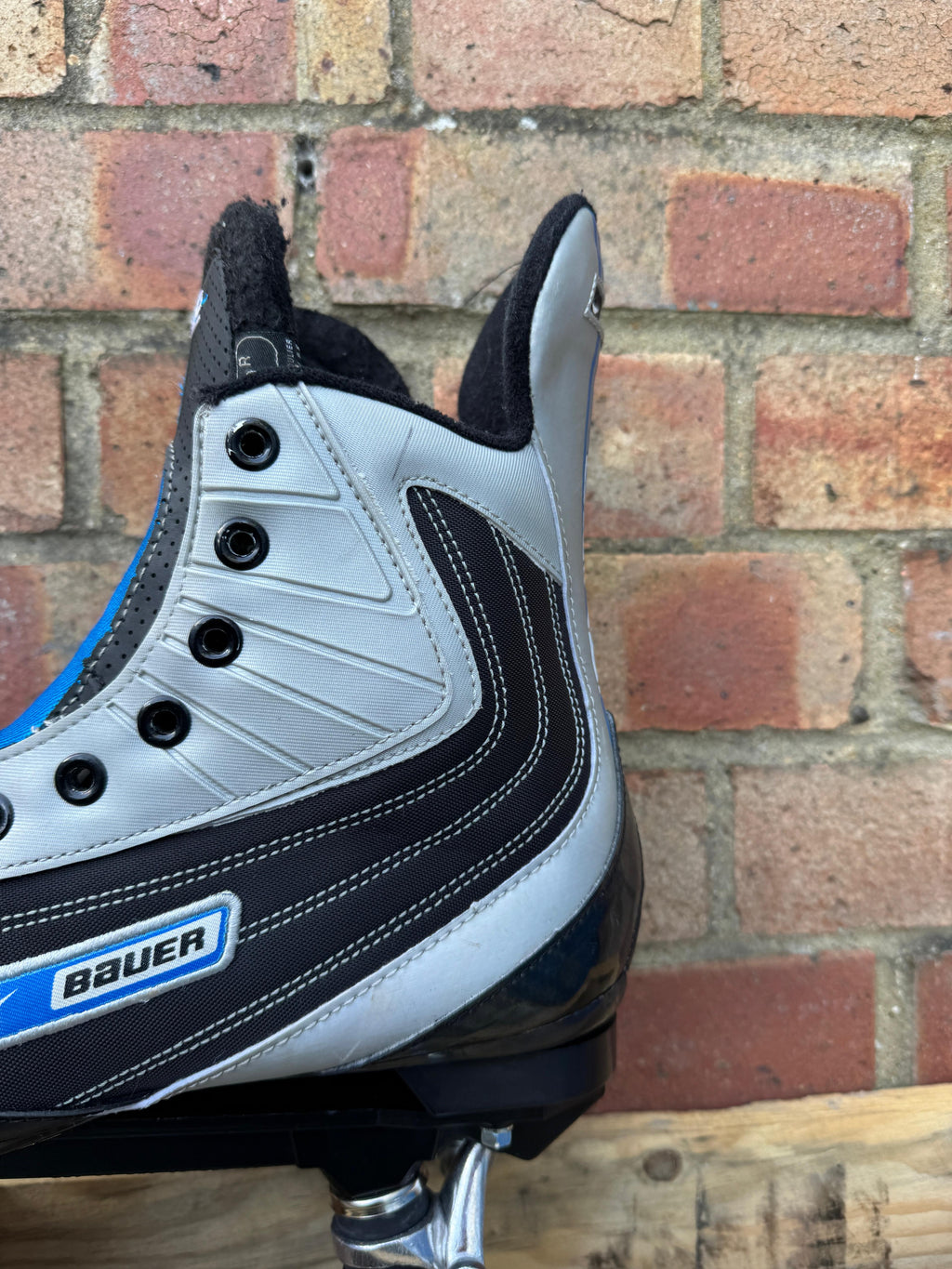 UK9 Nike Bauer Ignite 44 Black blue