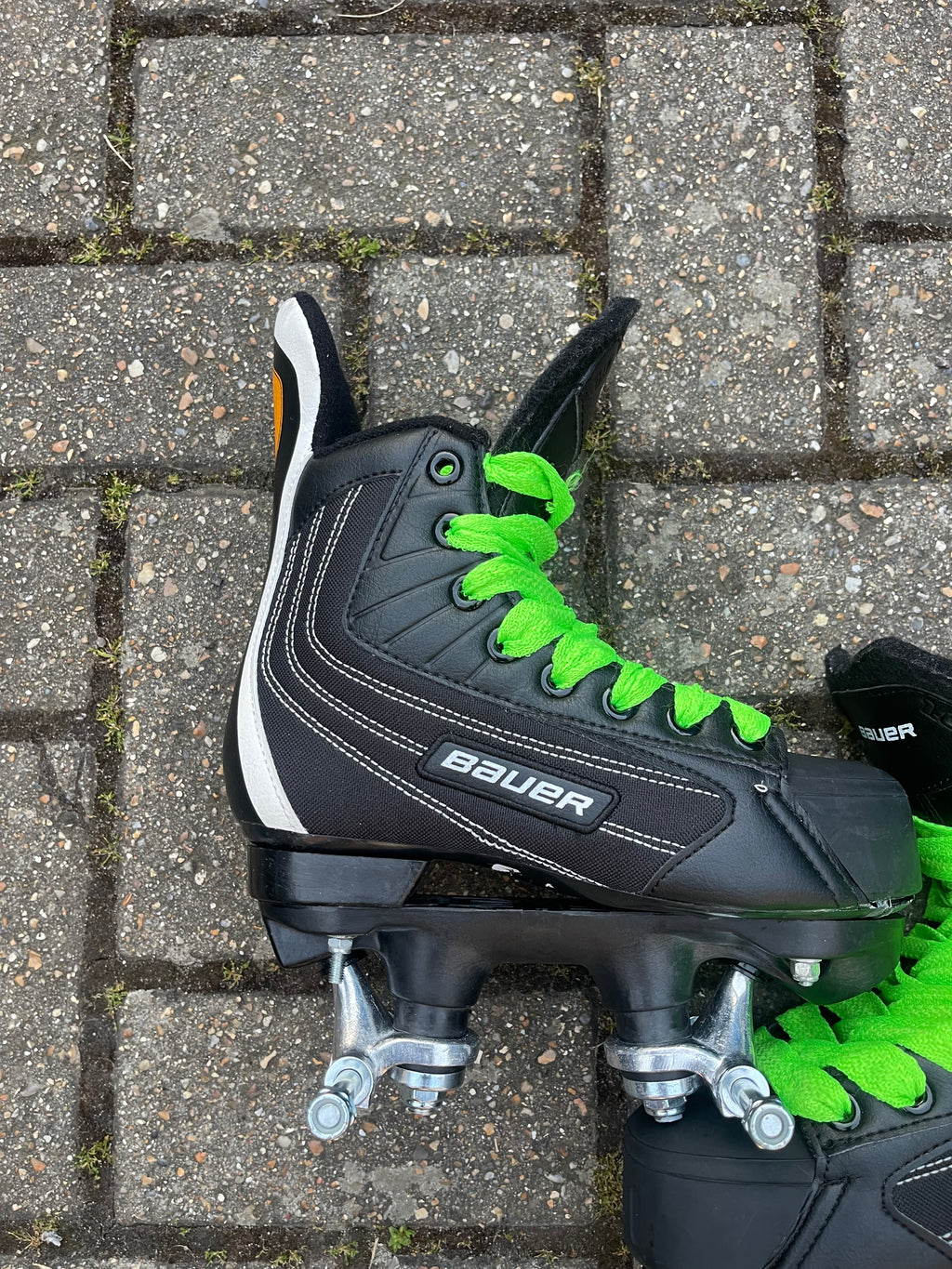 UK4 Nike Bauer Flexlites 1.0 Quad rollerskates
