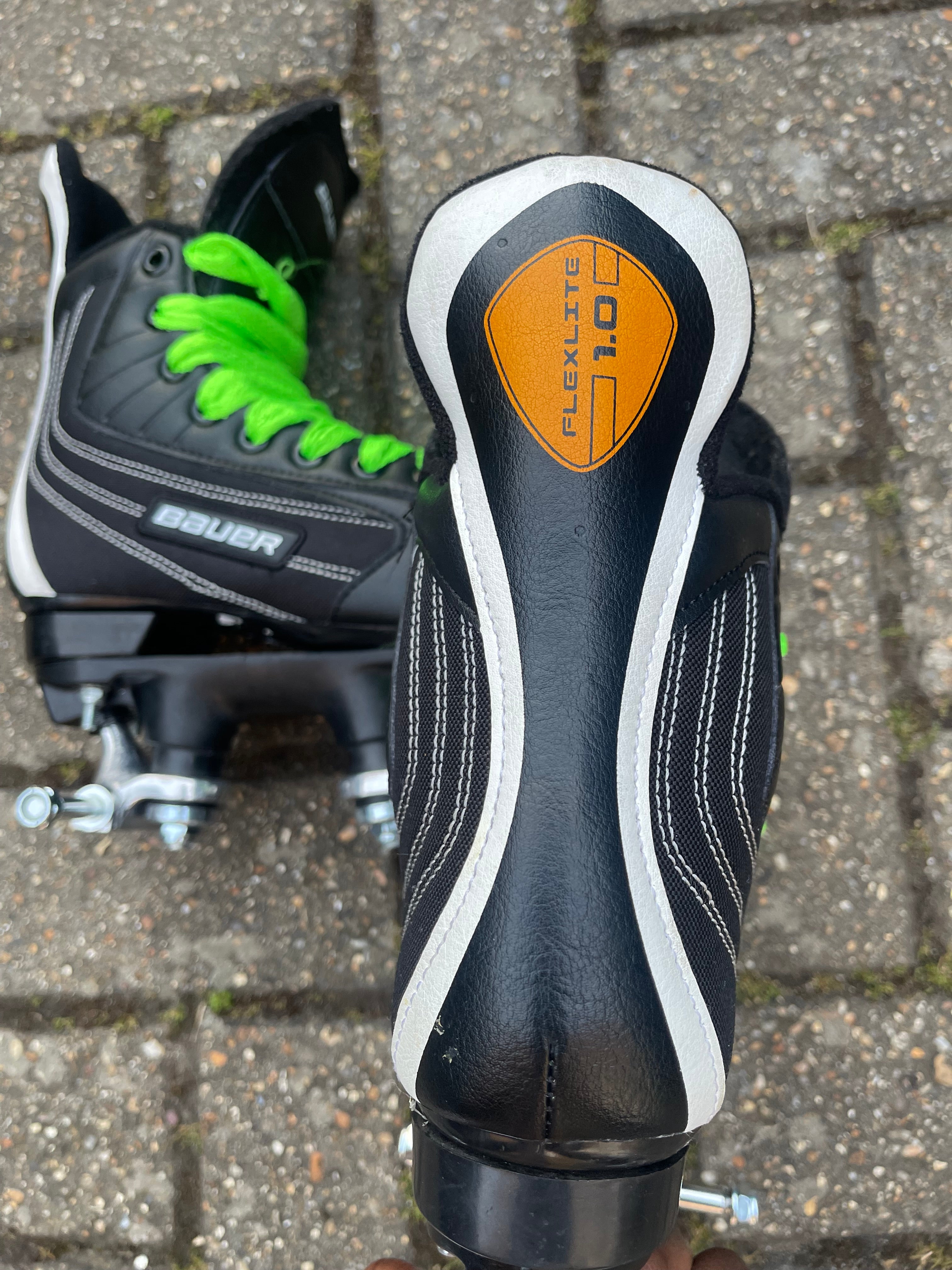 UK4 Nike Bauer Flexlites 1.0 Quad rollerskates